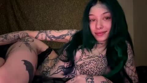 lookingforlona online show from 12/22/25, 02:36