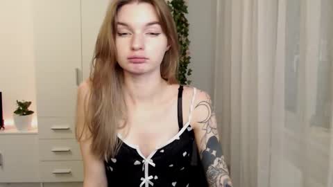 Snapshot of lookluna chatting on 11/08/25, 02:17 Luna online show from 11/08/25, 02:17