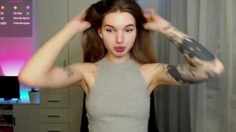 Luna online show from 12/15/25, 06:28