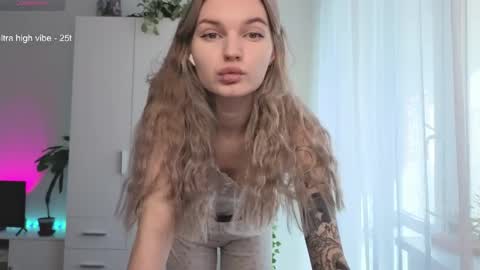 Luna online show from 04/13/26, 12:32