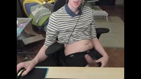 Snapshot of loomie chatting on 02/07/26, 05:16 loomie online show from 02/07/26, 05:16