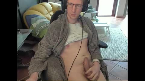 Snapshot of loomie chatting on 02/28/26, 01:12 loomie online show from 02/28/26, 01:12