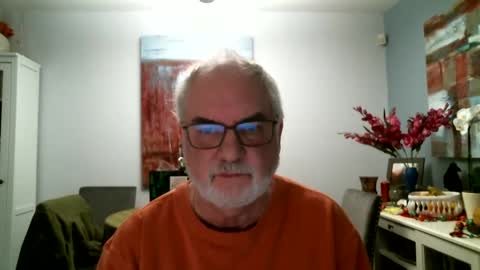 Snapshot of loop102 chatting on 01/05/25, 10:50 loop102 online show from 01/05/25, 10:50