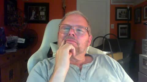 Snapshot of loosegravl chatting on 07/19/26, 08:23 loosegravl online show from 07/19/26, 08:23