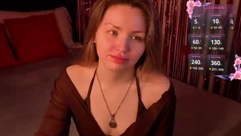 Snapshot of lora_amber chatting on 06/25/26, 02:43 Lora online show from 06/25/26, 02:43