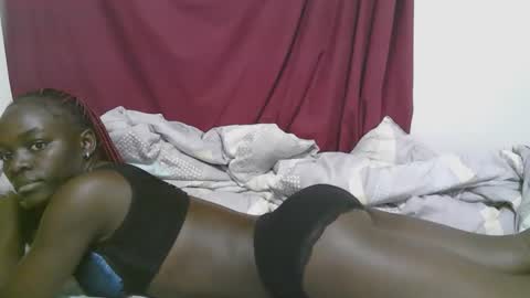 Snapshot of lora_amor chatting on 09/19/25, 04:14 lora_amor online show from 09/19/25, 04:14