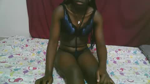 Snapshot of lora_amor chatting on 10/29/25, 06:37 lora_amor online show from 10/29/25, 06:37