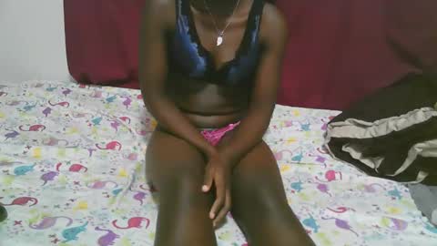 Snapshot of lora_amor chatting on 10/31/25, 10:00 lora_amor online show from 10/31/25, 10:00