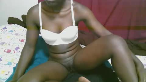 Snapshot of lora_amor chatting on 11/19/25, 03:45 lora_amor online show from 11/19/25, 03:45