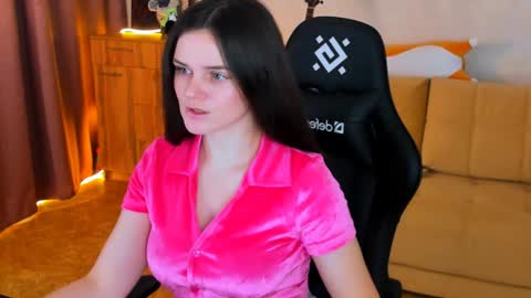 Lora Cain online show from 12/06/24, 02:38