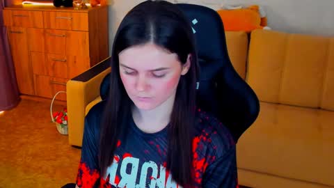 Lora Cain online show from 01/06/25, 07:02