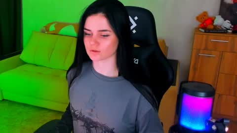 Lora Cain online show from 02/10/25, 06:03