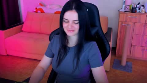 Lora Cain online show from 03/11/25, 01:12