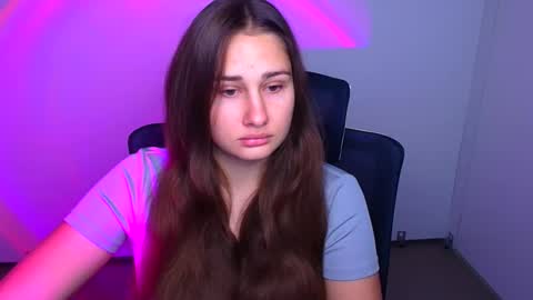 Lora online show from 10/03/25, 07:05