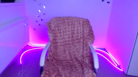 Snapshot of lora_kisses chatting on 02/02/26, 06:12 Lora online show from 02/02/26, 06:12