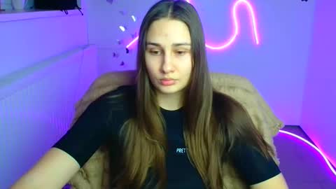 Snapshot of lora_kisses chatting on 02/26/26, 12:37 Lora online show from 02/26/26, 12:37