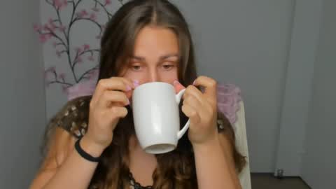 Snapshot of lora_kisses chatting on 06/29/26, 05:35 Lora online show from 06/29/26, 05:35