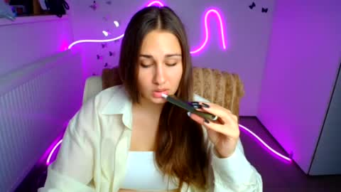 Snapshot of lora_kisses chatting on 07/15/26, 05:45 Lora online show from 07/15/26, 05:45
