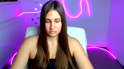 Snapshot of lora_kisses chatting on 07/17/26, 05:58 Lora online show from 07/17/26, 05:58