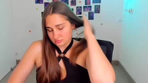 Snapshot of lora_kisses chatting on 07/20/26, 10:39 Lora online show from 07/20/26, 10:39