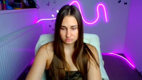 Snapshot of lora_kisses chatting on 07/21/26, 05:32 Lora online show from 07/21/26, 05:32