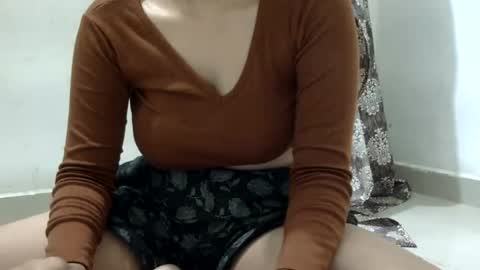 Snapshot of loraa_baby chatting on 06/15/26, 10:34 Loraa online show from 06/15/26, 10:34
