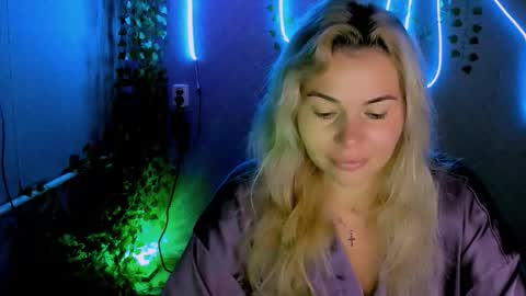 Lora online show from 09/11/25, 02:22