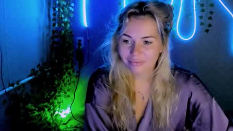 Lora online show from 09/12/25, 02:22