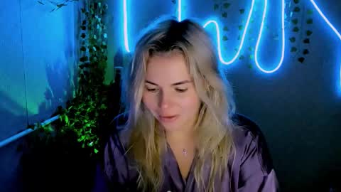 Lora online show from 09/22/25, 02:24