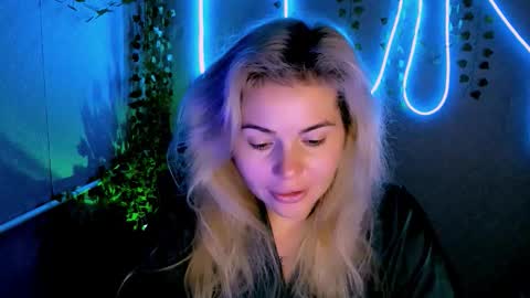 Lora online show from 09/24/25, 02:26