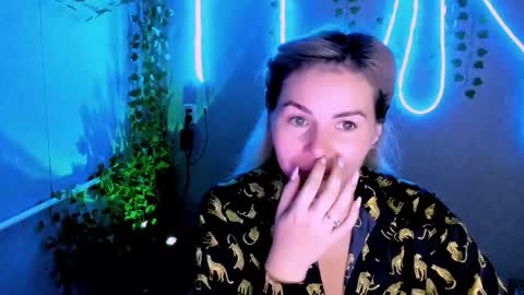 Lora online show from 09/25/25, 02:26