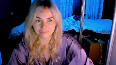 Lora online show from 10/01/25, 02:28