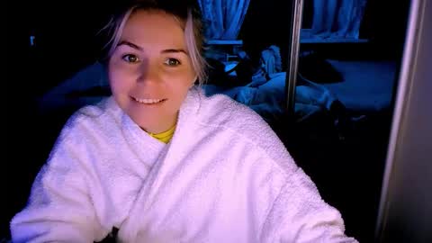 Lora online show from 10/10/25, 02:21