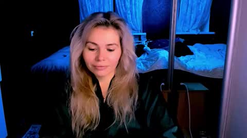 Lora online show from 11/14/25, 02:43