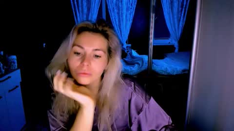 Lora online show from 11/21/25, 02:43