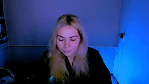 Lora online show from 04/20/26, 02:25