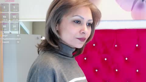 loradelniro1 online show from 02/06/25, 07:40