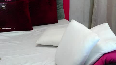 loradelniro1 online show from 03/25/26, 01:28