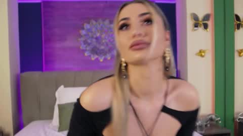 Lora online show from 11/30/25, 07:40