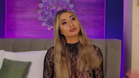 Lora online show from 04/16/26, 07:25