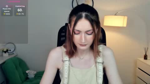 Lora online show from 11/28/25, 09:34