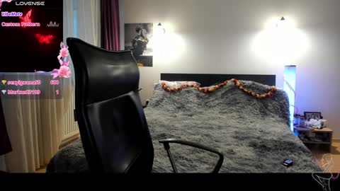 Lora online show from 12/27/24, 01:39