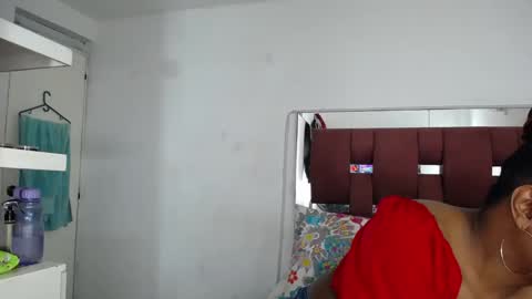 Loraine online show from 12/14/25, 01:44