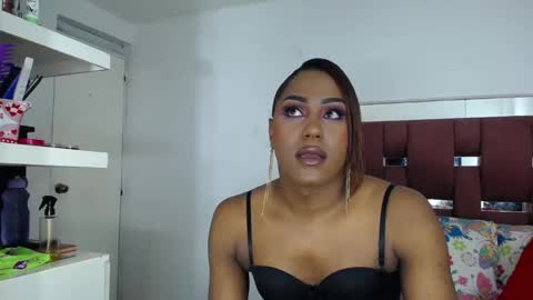 Loraine online show from 12/15/25, 08:46