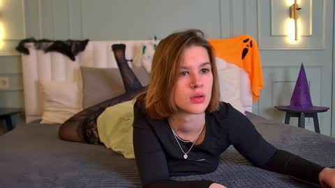 Lora online show from 10/28/25, 04:20