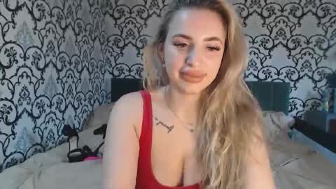 Snapshot of lorasinclare chatting on 11/11/25, 09:09 Queen LoraSinClare online show from 11/11/25, 09:09