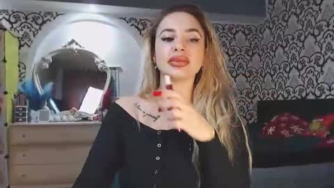 Snapshot of lorasinclare chatting on 12/17/25, 09:37 Queen LoraSinClare online show from 12/17/25, 09:37