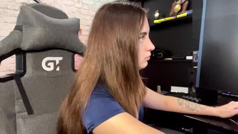 Molly online show from 10/16/25, 06:47