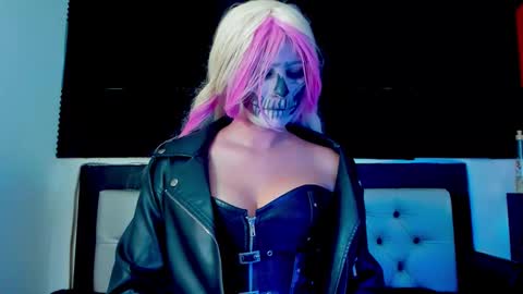 Lore Depp online show from 10/31/25, 04:02