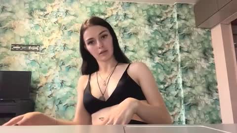 Snapshot of loreeluben chatting on 09/09/25, 12:15 Olivia online show from 09/09/25, 12:15